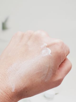 바노바기 코스메틱 바노바기 밀크씨슬 리페어 시카 선스크린 플러스 50ml — 5점을 준 리뷰어가 2023년 2월 올린 사용 사진