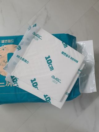 아베크 펫 와이드 프리미엄 중형 애견 강아지 배변 패드 54매 1팩 45g — 4점을 준 리뷰어가 2021년 7월 올린 사용 사진