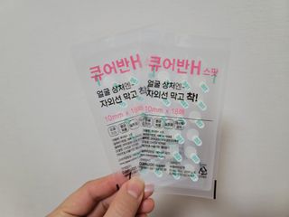 [큐어반H 스팟] 자외선 99프로 차단되는 스틱타입 스팟밴드(1팩 / 66매입) — 5점을 준 리뷰어가 2022년 12월 올린 사용 사진