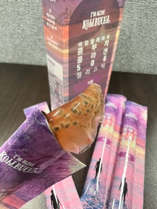 엘리샤코이 아임얼라이브 콤부차 콜라겐 506 스틱젤리 석류 — 5점을 준 리뷰어가 2021년 12월 올린 사용 사진