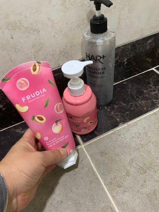 [후르디아] 복숭아 바디워시+바디에센스 세트 — 5점을 준 리뷰어가 2021년 11월 올린 사용 사진