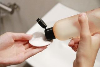 리엔케이 셀 브라이트닝 클렌징 앰플 리퀴드 — 5점을 준 리뷰어가 2023년 10월 올린 사용 사진