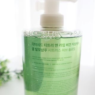 닥터시드 티트리 앤 라임 비건 지성케어 쿨 탈모 샴푸 (1000ml) — 5점을 준 리뷰어가 2023년 12월 올린 사용 사진