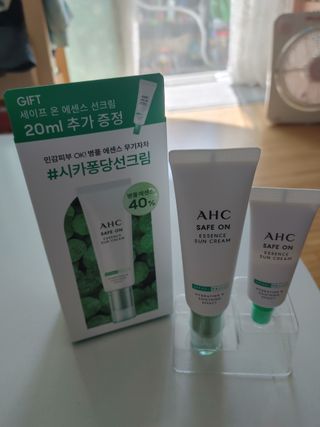 [AHC] 세이프온 에센스 선크림 올리브영 스페셜 증정 기획세트 — 5점을 준 리뷰어가 2022년 6월 올린 사용 사진