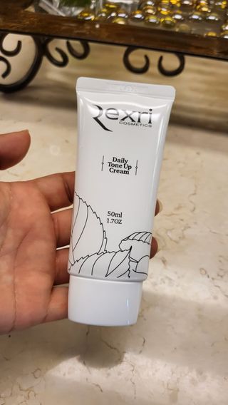 렉스리 데일리 톤업 크림 Rexri Daily Tone Up Cream — 5점을 준 리뷰어가 2022년 7월 올린 사용 사진