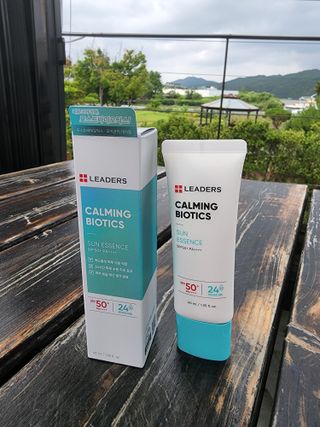 리더스코스메틱 리더스 카밍 바이오틱스 선 에센스 SPF 50+ PA++++ — 5점을 준 리뷰어가 2022년 6월 올린 사용 사진