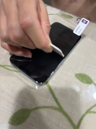 아클리브 Eco 항균 항바이러스 액정 보호필름(iPhone) — 5점을 준 리뷰어가 2022년 7월 올린 사용 사진