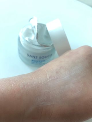 산수시 아쿠아 베네핏 24h 수부지 물광 속건조 수분크림 50ml — 5점을 준 리뷰어가 2021년 6월 올린 사용 사진