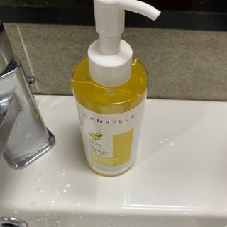 랑벨 내츄럴 딥 클렌징 오일 200ml (저자극 약산성 천연 클렌징) — 5점을 준 리뷰어가 2022년 10월 올린 사용 사진
