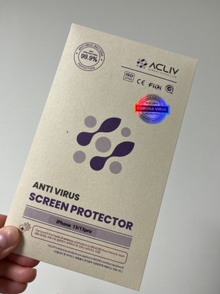 아클리브 Eco 항균 항바이러스 액정 보호필름(iPhone) — 5점을 준 리뷰어가 2022년 8월 올린 사용 사진