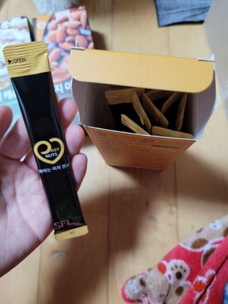 짜먹는 이지견과 짜먹는 이지아몬드, 짜먹는 이지허니피넛, 짜먹는 이지캐슈넛 각 10g X  10포 — 4점을 준 리뷰어가 2021년 2월 올린 사용 사진