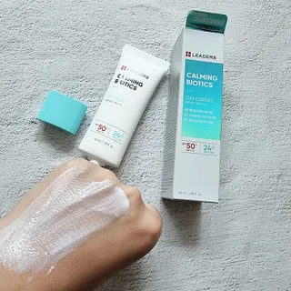 리더스코스메틱 리더스 카밍 바이오틱스 선 에센스 SPF 50+ PA++++ — 5점을 준 리뷰어가 2022년 6월 올린 사용 사진