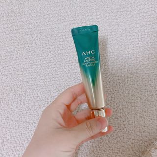 [NEW 탄력유턴 아이크림] AHC 유스 래스팅 리얼 아이크림 포 페이스 — 5점을 준 리뷰어가 2021년 3월 올린 사용 사진