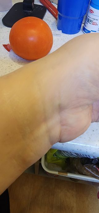 러브모아 향수 고체향수 승무원 고체향수 바르는 향수 니치향수 도손 우드세이지 앤 씨솔트 — 4점을 준 리뷰어가 2022년 12월 올린 사용 사진