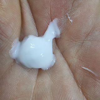 줄라이 모닝 _ JULY MORNING 줄라이모닝 하이드레이팅 퍼퓸드 바디앤핸드 에멀젼 — 5점을 준 리뷰어가 2021년 9월 올린 사용 사진
