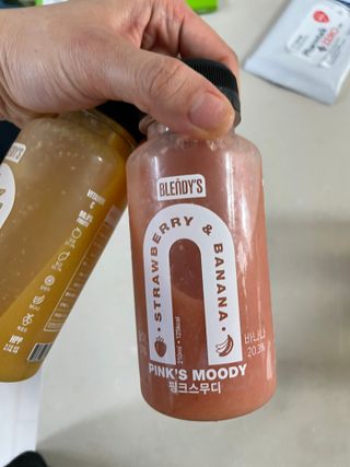 BLENDY'S 핑크 스무디+블론디 스무디 — 3점을 준 리뷰어가 2022년 4월 올린 사용 사진