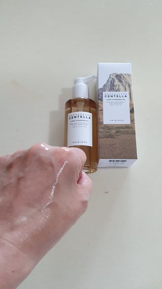 스킨1004 [SKIN1004] 마다가스카르 센텔라 라이트 클렌징 오일 200ml — 5점을 준 리뷰어가 2024년 7월 올린 사용 사진