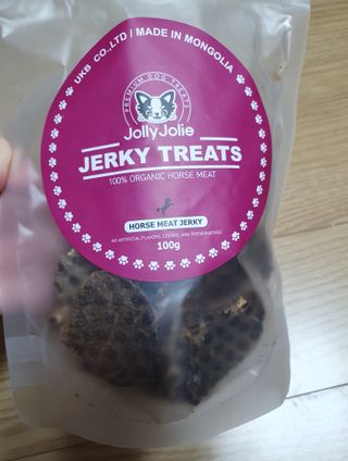 [졸리졸리] 말고기 육포 간식 (HORSE MEAT JERKY) — 5점을 준 리뷰어가 2023년 1월 올린 사용 사진