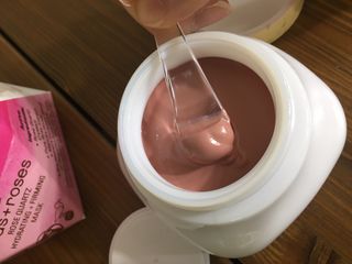 오오하와이 버즈 플러스 로지스 로즈 쿼츠 하이드레이팅 플러스 퍼밍 마스크 150g — 4.5점을 준 리뷰어가 2021년 1월 올린 사용 사진