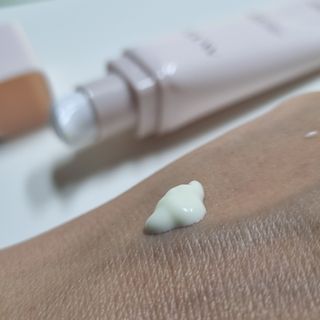 프리마인 선크림만 바꿨을 뿐인데 매일 물 2L챙겨먹고 기초케어 완벽하게 한 물빛피부 완성,셀라브UV프로텍터 — 5점을 준 리뷰어가 2023년 8월 올린 사용 사진