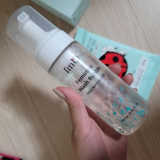 아임오 페미닌워시 150ML + 페미닌티슈6입 + 아임오스티커 + 쿠폰북 — 5점을 준 리뷰어가 2021년 10월 올린 사용 사진