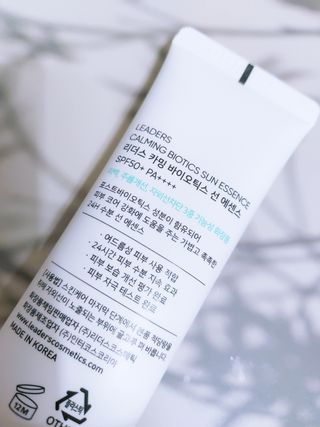 리더스코스메틱 리더스 카밍 바이오틱스 선 에센스 SPF 50+ PA++++ — 4점을 준 리뷰어가 2022년 8월 올린 사용 사진