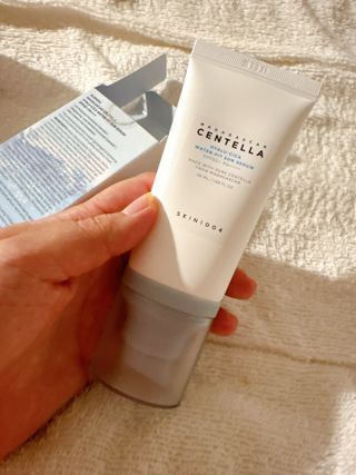 [스킨1004] 마다가스카르 센텔라 히알루-시카 워터핏 선세럼 50ml — 5점을 준 리뷰어가 2024년 5월 올린 사용 사진