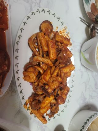 화끈한녀석들 새오똥400g 새우,오징어,똥집 볶음요리 소스,밀떡, 참기름 포함 — 5점을 준 리뷰어가 2022년 12월 올린 사용 사진