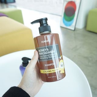 쿤달 [KUNDAL 공식] 프리미엄 헤어 케어 스페셜 세트 샴푸 500ml &amp; 트리트먼트 500ml — 5점을 준 리뷰어가 2021년 3월 올린 사용 사진