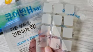 [큐어반H 커팅] 간편하게 떼서 쓰는 자외선차단 습윤밴드 (1팩/30매입) — 5점을 준 리뷰어가 2022년 12월 올린 사용 사진