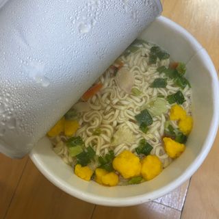 NISSIN 닛신 컵누들  4종 - 씨푸드오리지날, 씨푸드 스파이시, 씨푸드 커리, 씨푸드 XO소스 — 5점을 준 리뷰어가 2023년 1월 올린 사용 사진