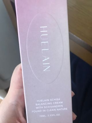 [휴랑] 오미자 2,000알로 피부 생기를 채워주는 밸런싱 크림 — 5점을 준 리뷰어가 2021년 10월 올린 사용 사진