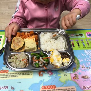 유비맘 스푼포크 케이스 세트 1+1 _컬러랜덤 발송 — 5점을 준 리뷰어가 2021년 1월 올린 사용 사진