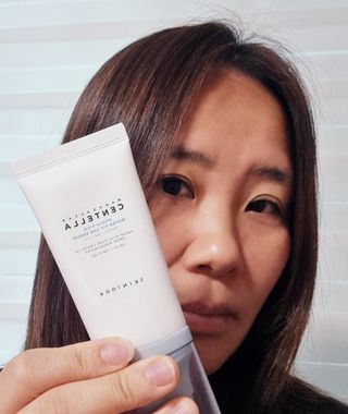 [스킨1004] 마다가스카르 센텔라 히알루-시카 워터핏 선세럼 50ml — 5점을 준 리뷰어가 2024년 5월 올린 사용 사진