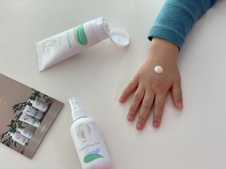 mom e 맘이 내추럴 베이비 케어 크림+바디오일 — 5점을 준 리뷰어가 2021년 1월 올린 사용 사진