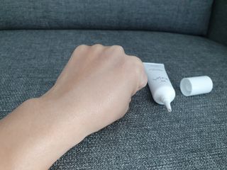 바르셀 톤업선크림 미백 메이크업베이스 CC크림 인텐시브 씨씨 젠 30ml — 4점을 준 리뷰어가 2021년 11월 올린 사용 사진