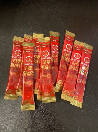 힘내라김홍삼 하루홍삼정스틱 10g x 10포 — 5점을 준 리뷰어가 2021년 3월 올린 사용 사진