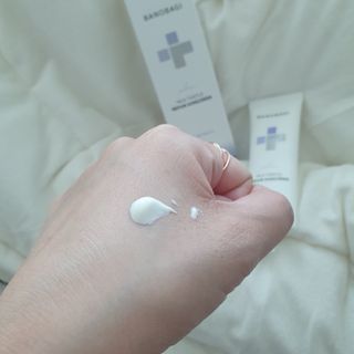 바노바기 코스메틱 바노바기 밀크씨슬 리페어 시카 선스크린 플러스 50ml — 5점을 준 리뷰어가 2023년 1월 올린 사용 사진