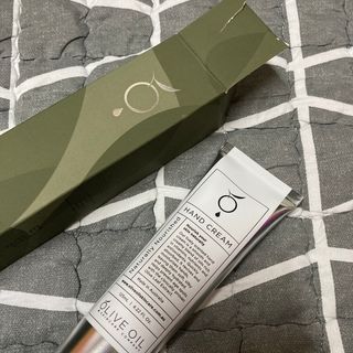 올리브 오일 스킨케어 컴퍼니 [OOSC] 보송보송한 내추럴리 너리시드 핸드크림 125ml — 5점을 준 리뷰어가 2021년 4월 올린 사용 사진