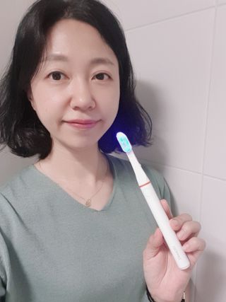 트로마츠 심플 미세전류 칫솔 — 5점을 준 리뷰어가 2022년 5월 올린 사용 사진