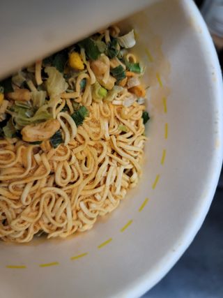 NISSIN 닛신 컵누들  4종 - 씨푸드오리지날, 씨푸드 스파이시, 씨푸드 커리, 씨푸드 XO소스 — 5점을 준 리뷰어가 2021년 11월 올린 사용 사진