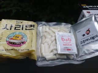 더밥  고추마녀 라볶이 +  나이스미 무설탕 현미후레이크 — 5점을 준 리뷰어가 2021년 10월 올린 사용 사진