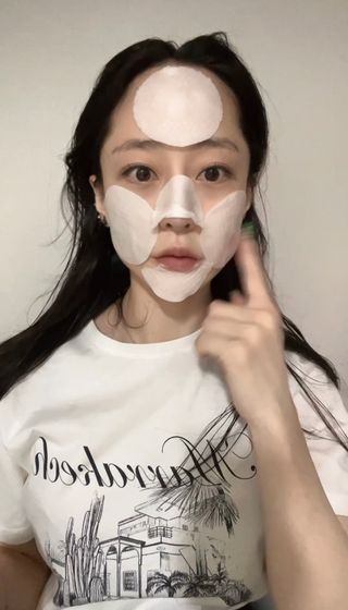 웰더마 프리미엄 콜라겐 하이드로 토너 패드 60매/1개 — 5점을 준 리뷰어가 2025년 7월 올린 사용 사진