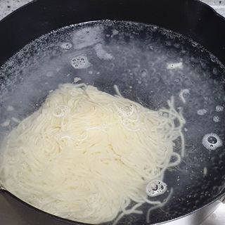 [한면원] 비빔국수 2인분 — 5점을 준 리뷰어가 2022년 8월 올린 사용 사진