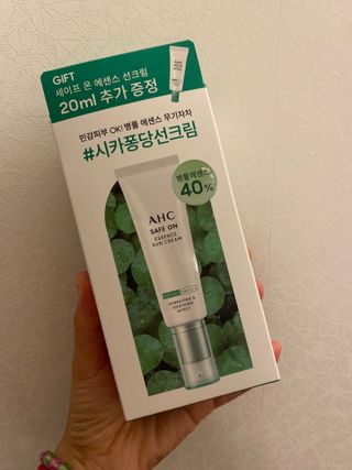 [AHC] 세이프온 에센스 선크림 올리브영 스페셜 증정 기획세트 — 3.5점을 준 리뷰어가 2022년 6월 올린 사용 사진