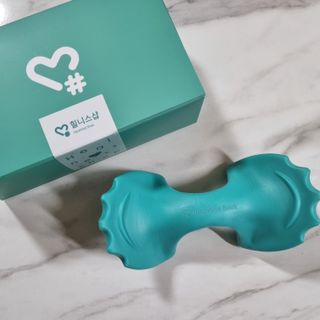 힐니스북 [힐마이넥]   거북목 통증완화를 위한 휴대용 목 안마기 — 3점을 준 리뷰어가 2022년 12월 올린 사용 사진