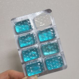 마요라 히말라야 솔트 캔디 2종-페퍼민트 맛, 라임민트 맛 — 3점을 준 리뷰어가 2022년 11월 올린 사용 사진