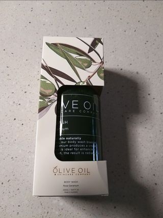 올리브 오일 스킨케어 컴퍼니 [OOSC] 향기로운 보습 로즈 제라늄 바디워시 500ml — 5점을 준 리뷰어가 2021년 5월 올린 사용 사진