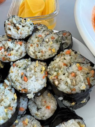 해풀잎 누구나 김밥*1ea [(혼합야채 35g *1ea,  김밥김 (5g, 5ea),  양념간장 (6g, 5ea), 참기름(5g, 2ea)] — 5점을 준 리뷰어가 2022년 8월 올린 사용 사진