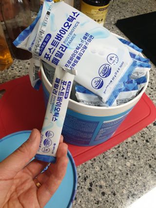 서울약사신협_포스트바이오틱스패밀리_5g x 100포 — 5점을 준 리뷰어가 2021년 3월 올린 사용 사진